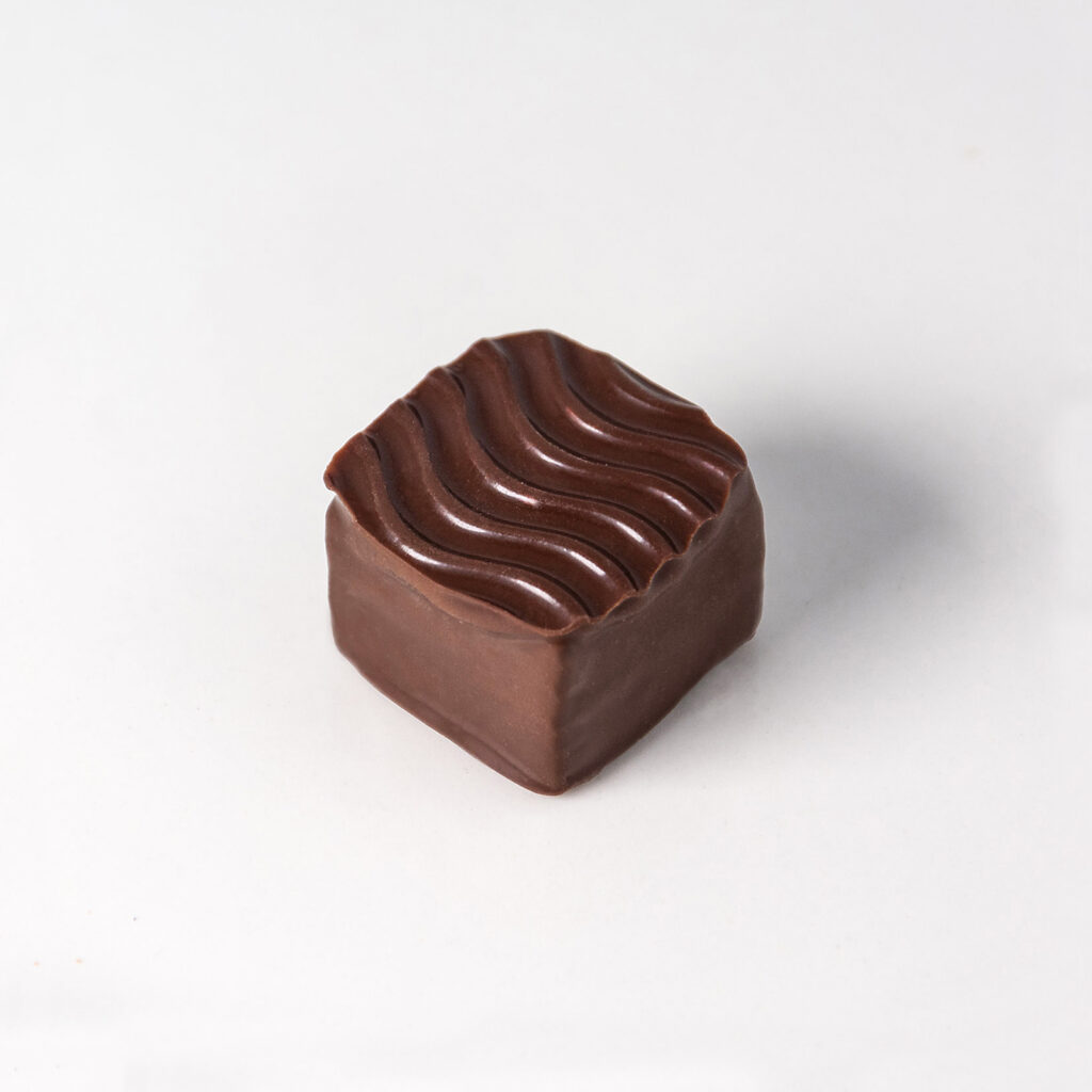 Bombón relleno de Jalea de Maracuyá y Ganache de Banano