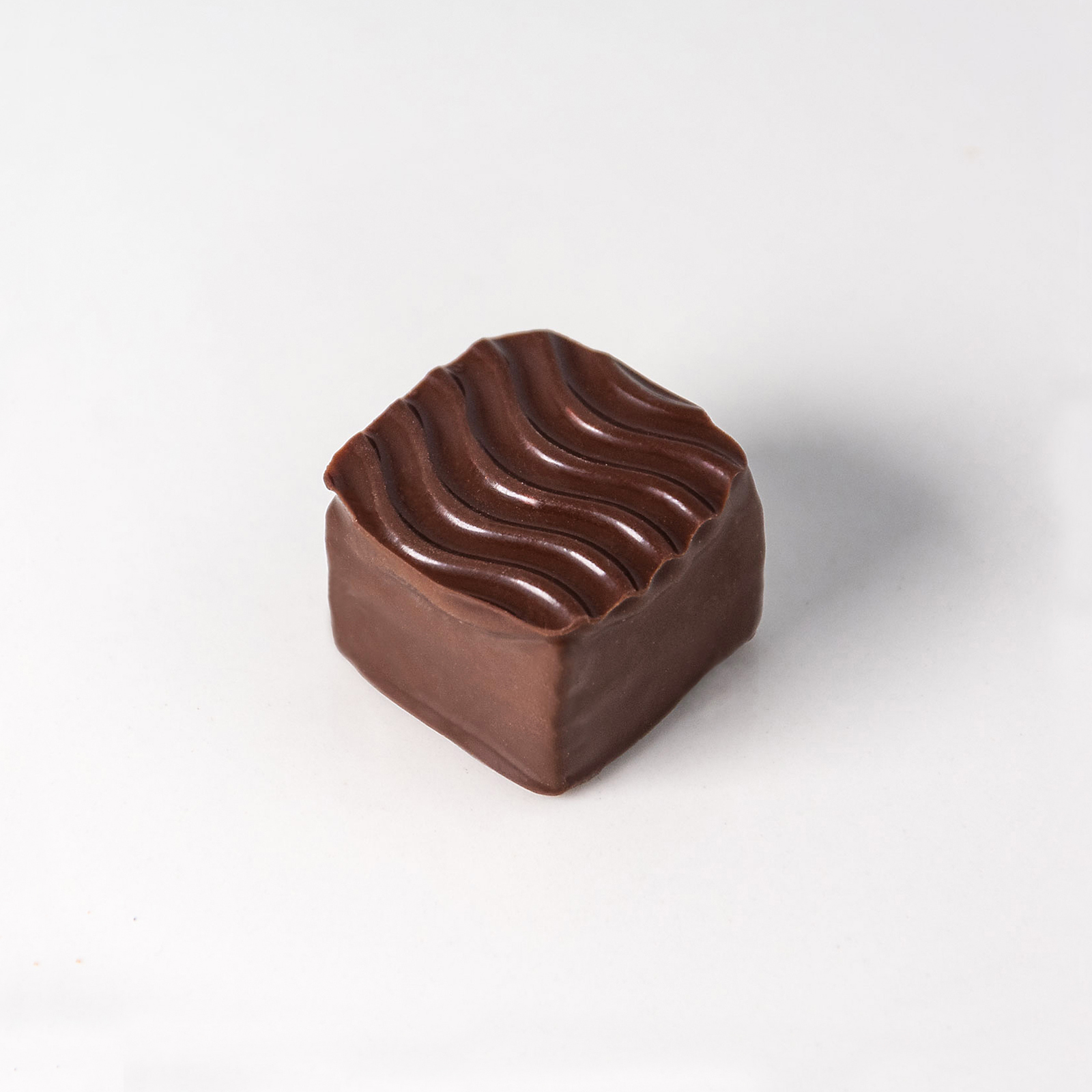 Bombón relleno de Jalea de Maracuyá y Ganache de Banano