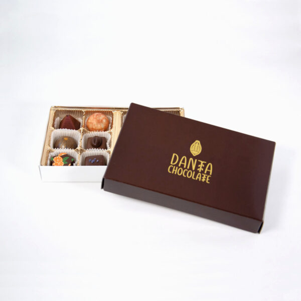 caja con 12 bombones rellenos